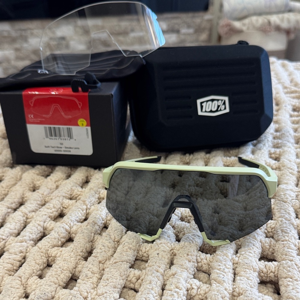 100% Sport Sunglasses with Black Lenses